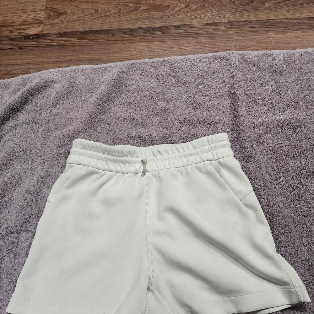 'Lululemon mint green soft stream shorts size 2 Like new